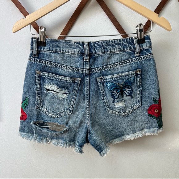 Lord & Taylor Hummingbird Embroidered Distressed Cut Off Shorts size 24 - Picture 3 of 5